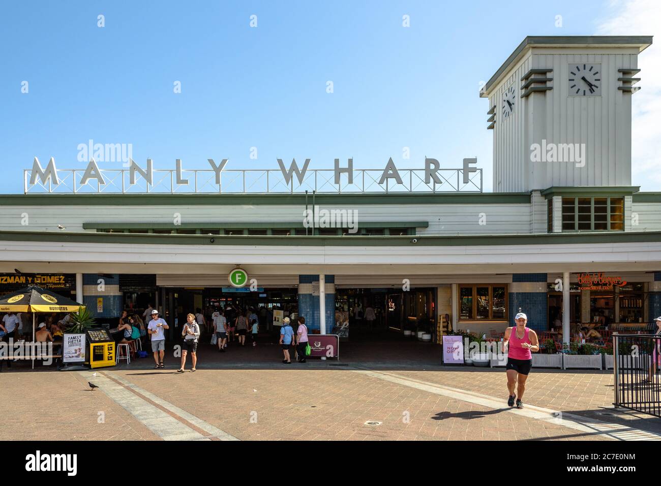Le terminal de ferry de Manly Wharf est situé par une belle journée d'été Banque D'Images
