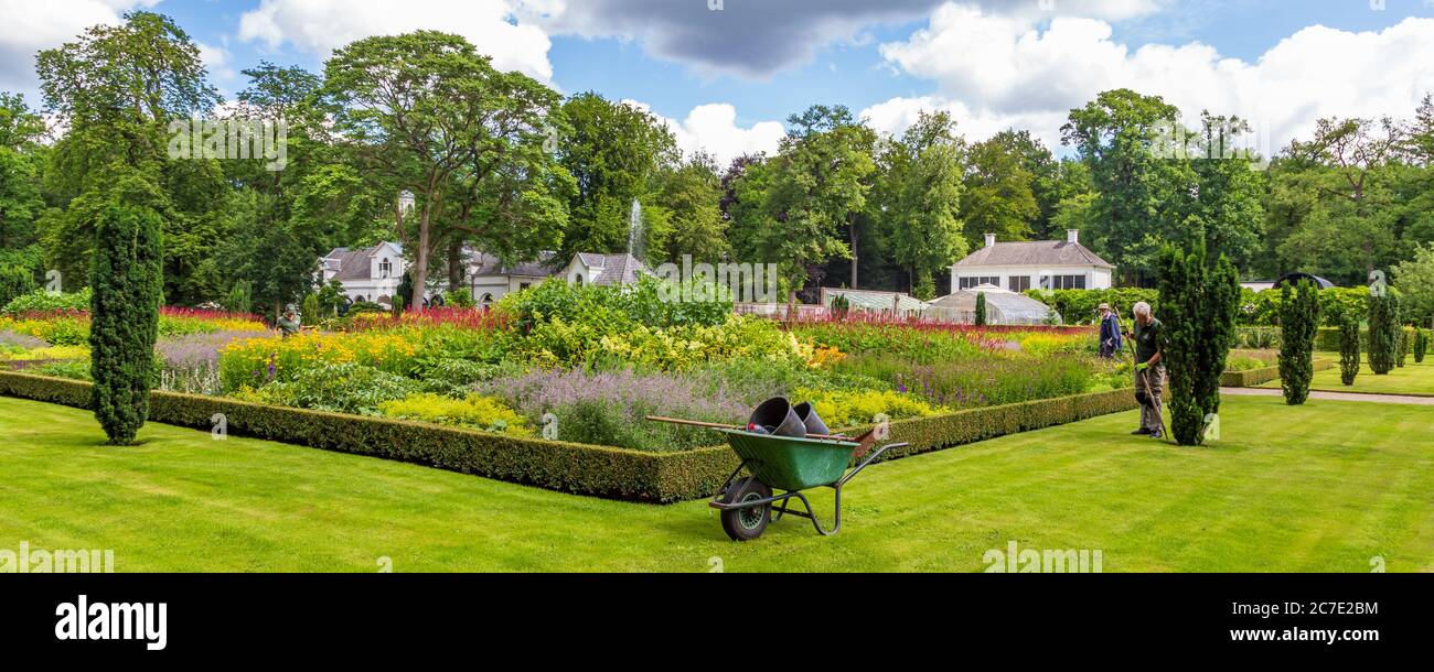 Ermelo, Gelderland, pays-Bas - 15 juillet 2020 : Château et domaine Staverden. Maison et jardins White Manor et lieu pour les fêtes et événements. Banque D'Images