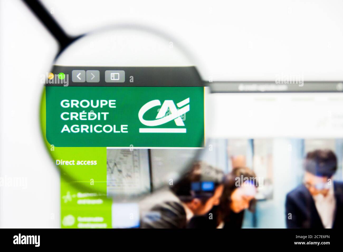 Los Angeles, Californie, Etats-Unis - 5 avril 2019 : éditorial illustratif de la page d'accueil du site de crédit agricole. Logo Credit Agricole visible sur l'écran Banque D'Images