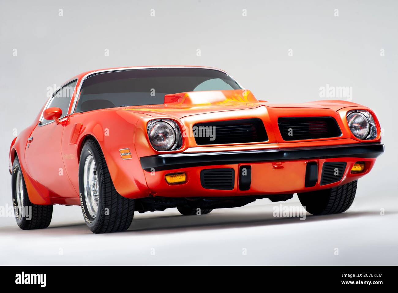 Izmir, Turquie - 11 juin 2020 : vue avant d'un Trans Am firebird 1974 de marque Pontiac dans un studio tourné. Banque D'Images