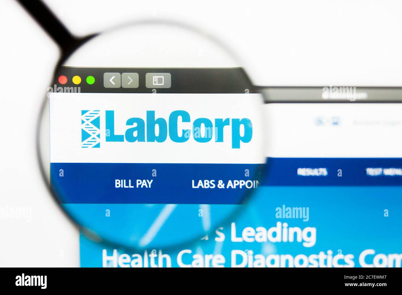 Los Angeles, Californie, Etats-Unis - 13 mars 2019 : Editorial illustratif, page d'accueil du site Web de LabCorp. Logo LabCorp visible sur l'écran Banque D'Images