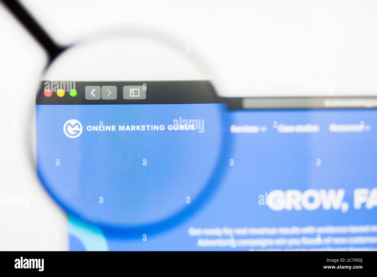 San Francisco, Californie, Etats-Unis - 29 Mars 2019: Illustratif Editorial de la page d'accueil du site de Gurus en ligne. Logo Gurus de marketing en ligne visible Banque D'Images