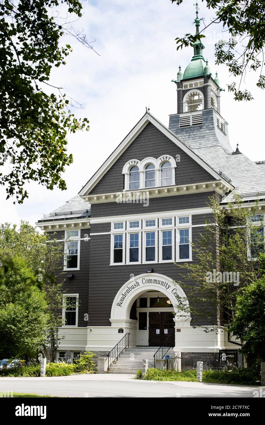 Centre communautaire de Roudenbush sur main Street à Westford, Massachusetts, États-Unis. L'édifice de 1897 était autrefois une école primaire et secondaire publique. Banque D'Images