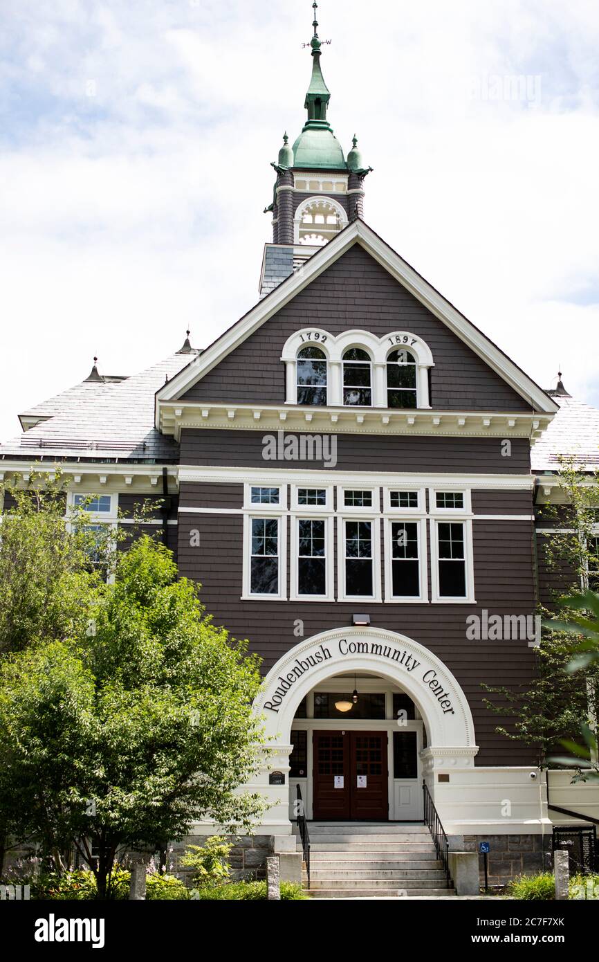 Centre communautaire de Roudenbush sur main Street à Westford, Massachusetts, États-Unis. L'édifice de 1897 était autrefois une école primaire et secondaire publique. Banque D'Images