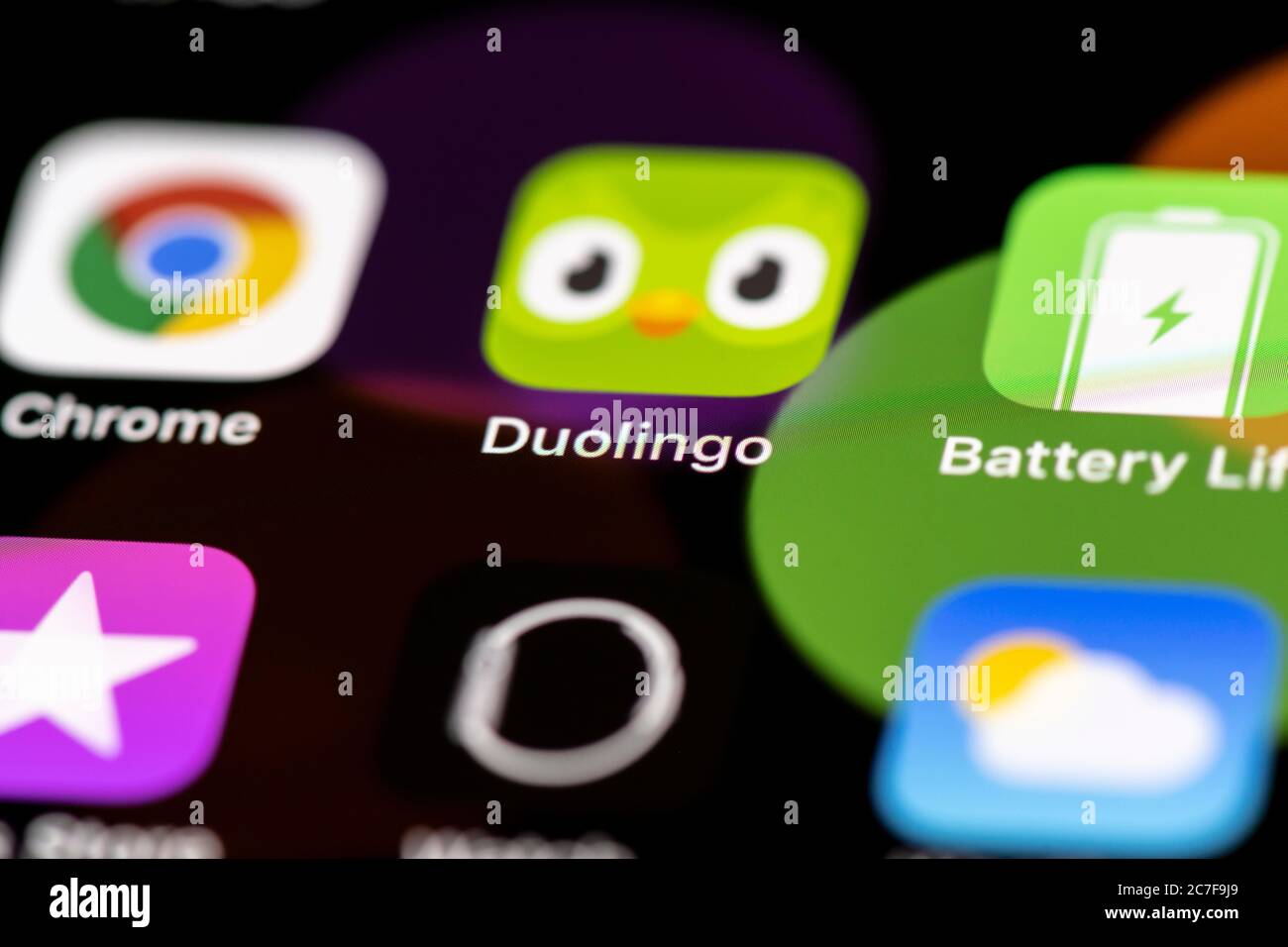 Duolingo, apprendre les langues, icônes d'application sur un écran de téléphone mobile, iPhone, smartphone, gros plan Banque D'Images