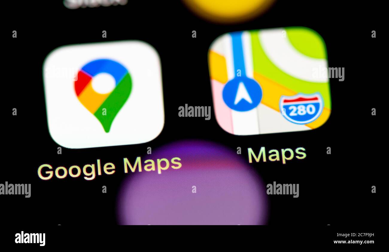 Icône Google Maps et Apple Maps, icônes d'application sur un écran de téléphone mobile, iPhone, smartphone, gros plan Banque D'Images