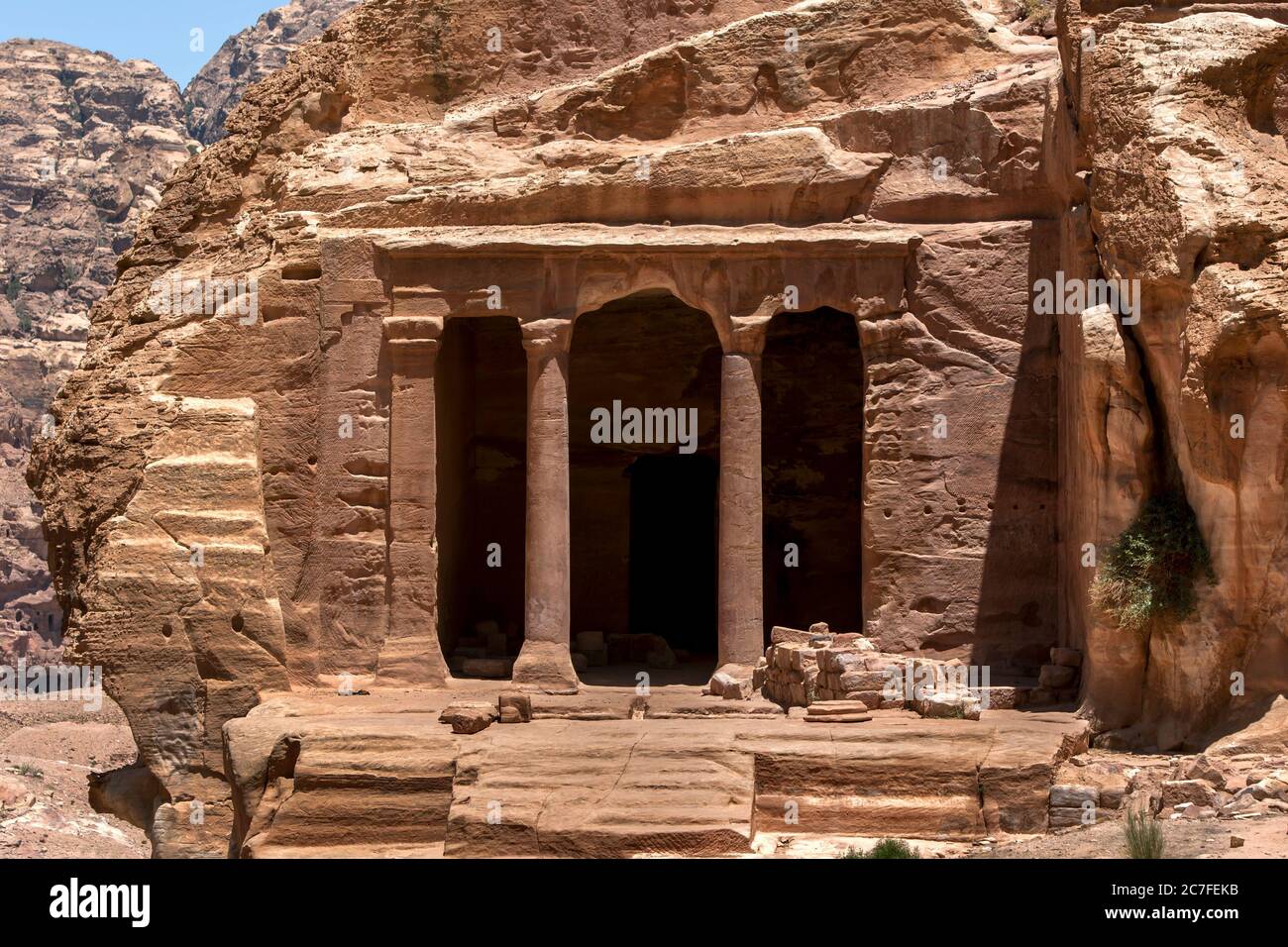 Les ruines de la salle du jardin qui date de 200 avant JC à 200 après J.-C. Il est situé sur la route de Wadi Al Farasa à Petra en Jordanie. Banque D'Images