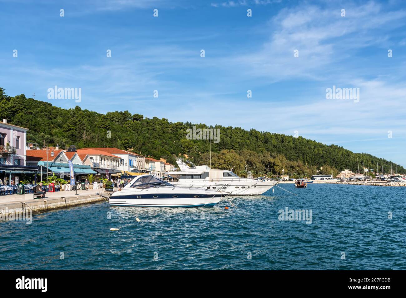 Katakolo, Grèce - 11 novembre 2019 : bateaux à moteur ancrés dans le port du Katakolo (Olimpia), Grèce. Banque D'Images