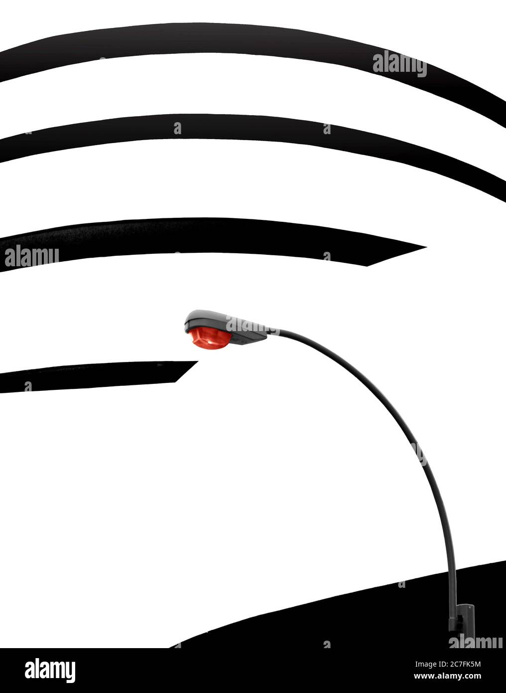 Vue verticale d'un feu de circulation rouge devant un mur noir et blanc Banque D'Images