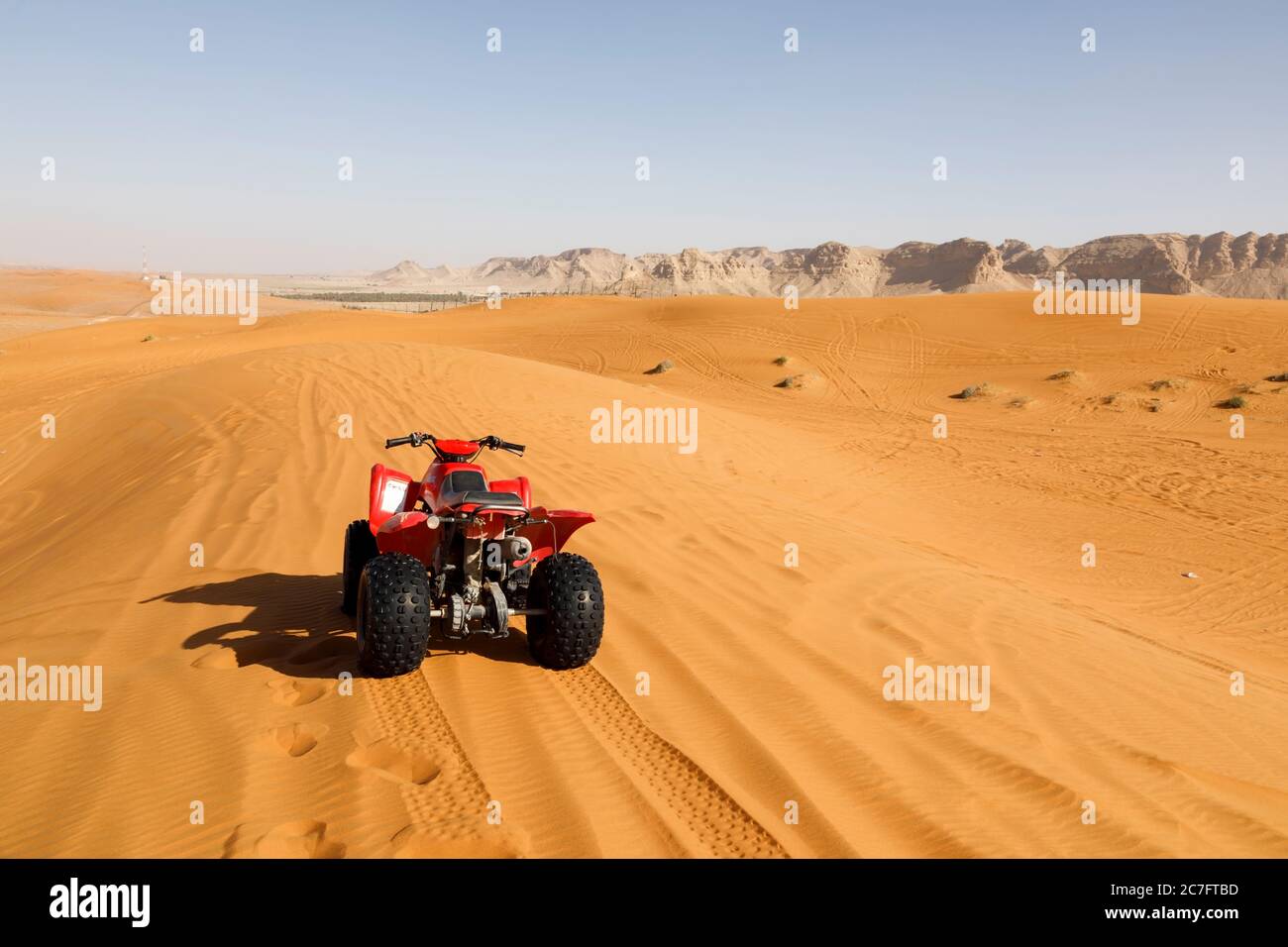Riad, Arabie Saoudite, février 15 2020 : un quad se dresse sur une dune de sable en Arabie Saoudite. Conduire un quad dans les dunes est un passe-temps populaire en Arabie Saoudite Banque D'Images