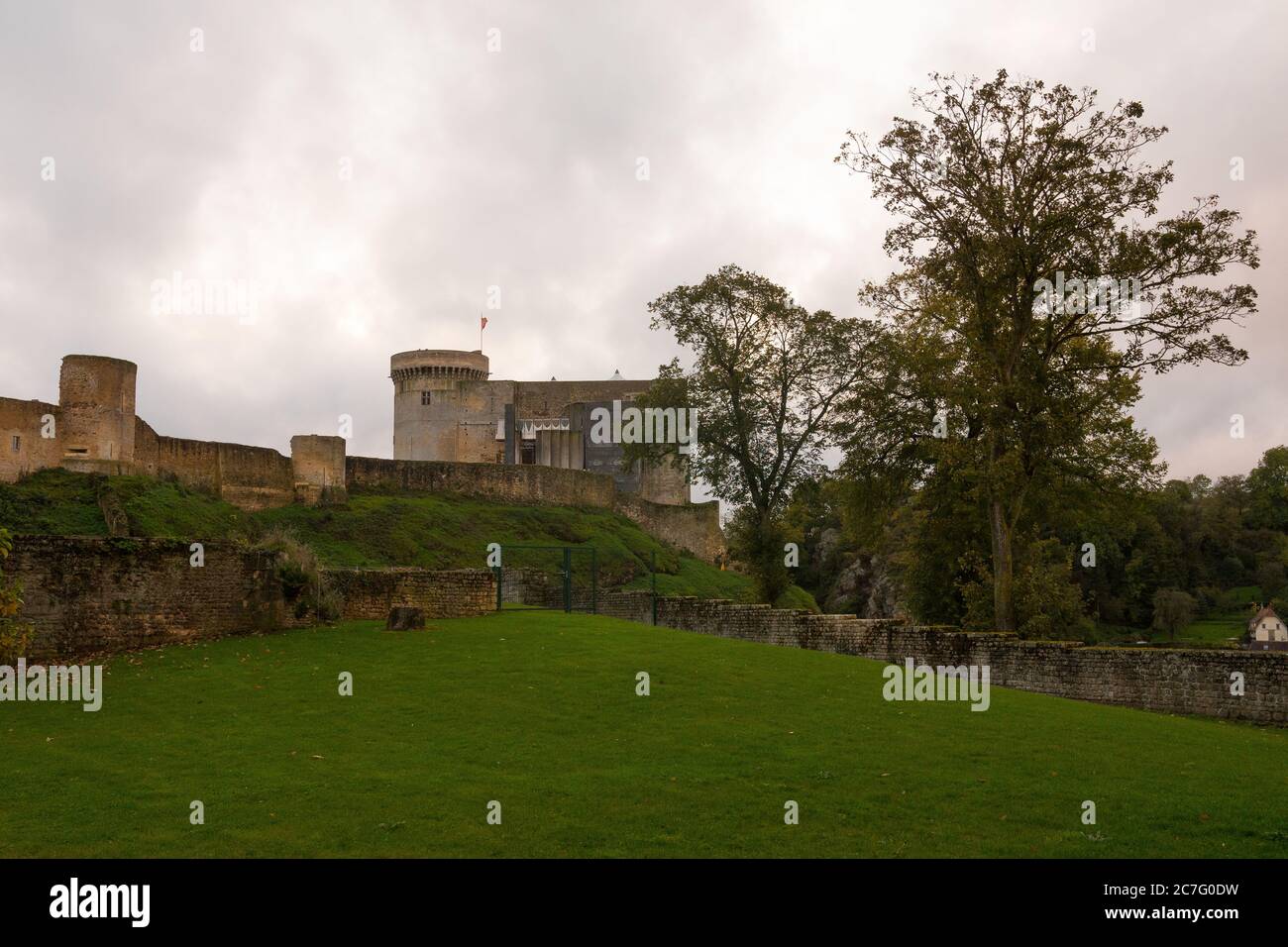 Château de falaise (Château), falaise, Calvados, Normandie, France. Guillaume le Conquérant, fils du duc Robert de Normandie, est né ici. Banque D'Images