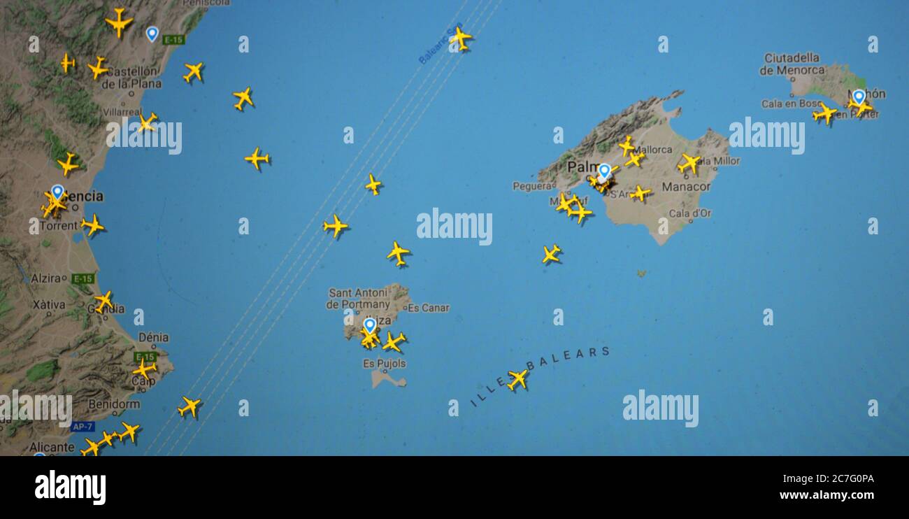 Trafic aérien sur les îles Balears, Espagne (17 juillet 2020, UTC 08.48) sur Internet avec le site Flightracar 24, pendant la pandémie du coronavirus Banque D'Images
