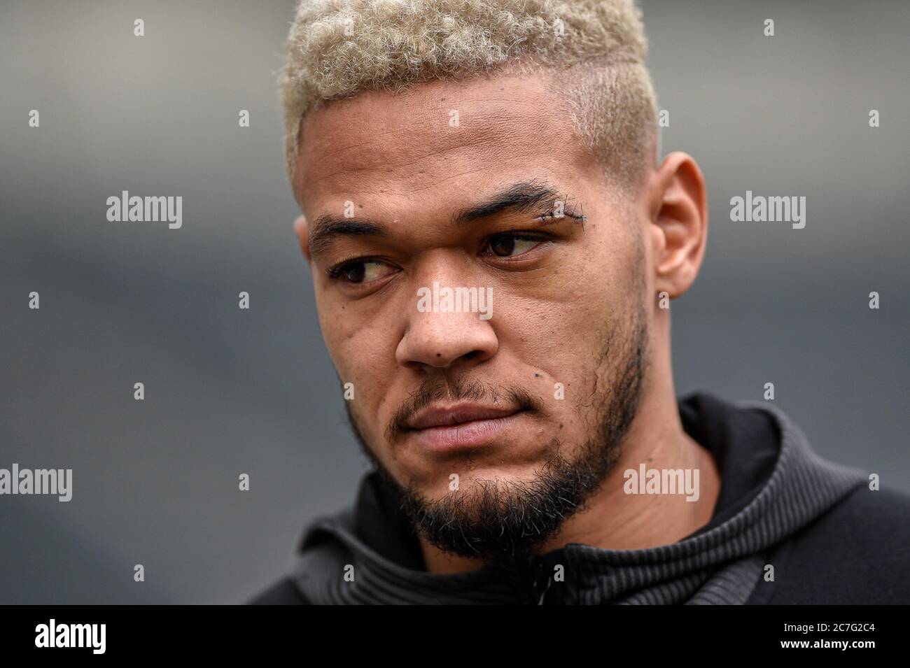 1er février 2020, St. James's Park, Newcastle, Angleterre; Premier League, Newcastle United contre Norwich City : Joelinton (9) de Newcastle United arrive au St. James' Park montrant sa coupe de l'œil gauche qu'il a pris lors du récent match de la FA Cup contre Oxford United Banque D'Images