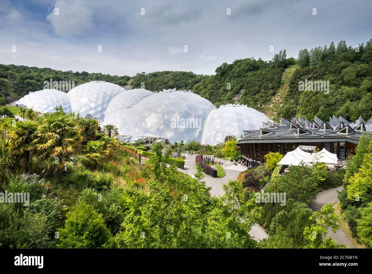 Le biome géodésique dome au projet Eden à Cornwall. Banque D'Images