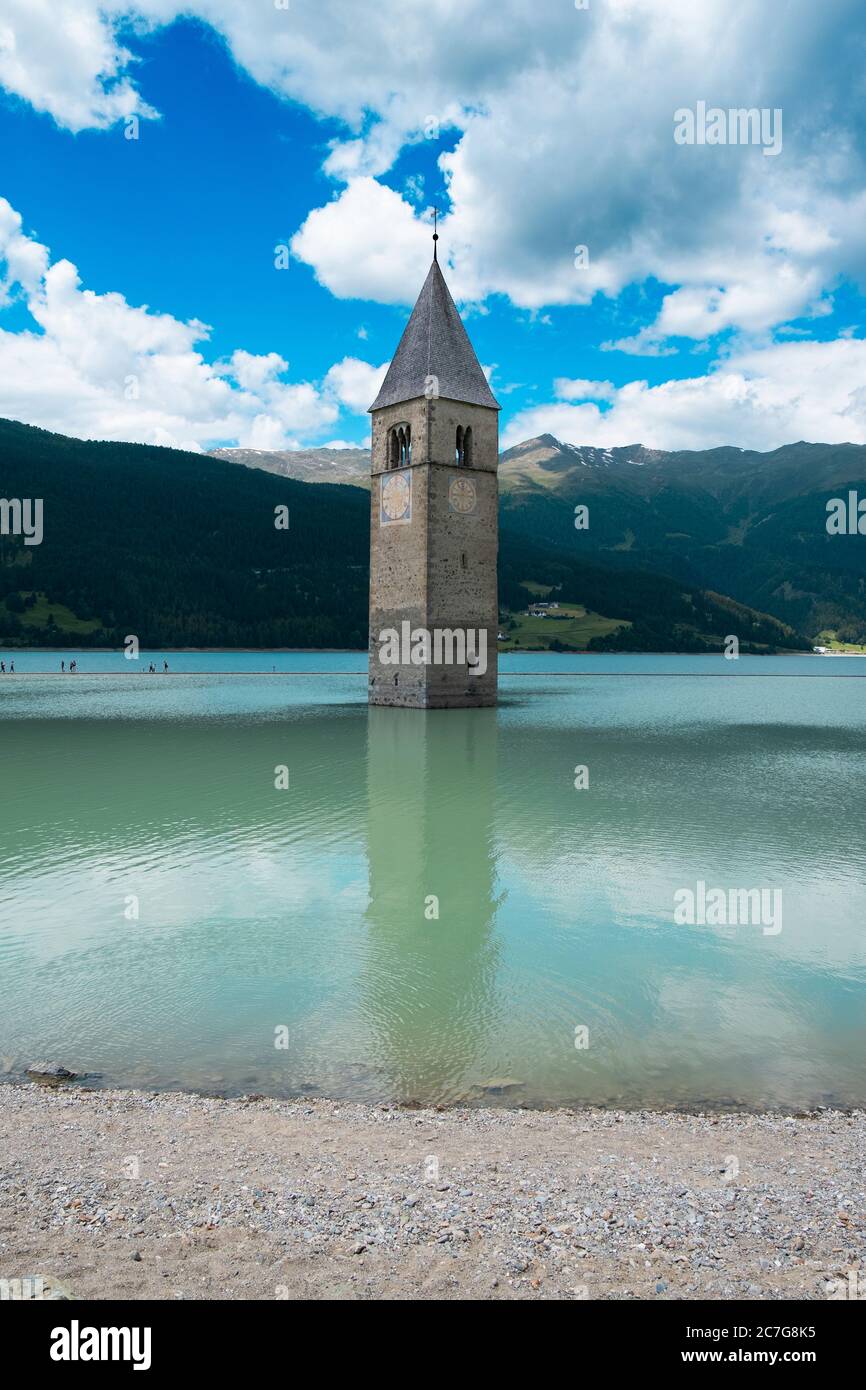 La tour de la cloche de Curon, Tyrol du Sud (Italie). Banque D'Images