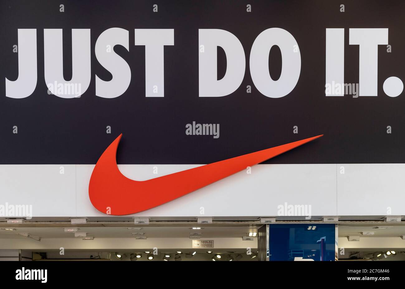 Hong Kong, Chine. 17 juillet 2020. Logo Nike de la marque américaine multinationale de vêtements de sport vu à Hong Kong. Crédit : SOPA Images Limited/Alamy Live News Banque D'Images