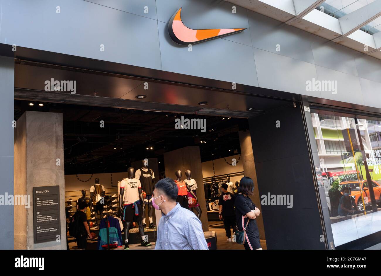 Hong Kong, Chine. 17 juillet 2020. La marque américaine multinationale de vêtements de sport Nike Store et son logo sont visibles à Hong Kong. Crédit : SOPA Images Limited/Alamy Live News Banque D'Images