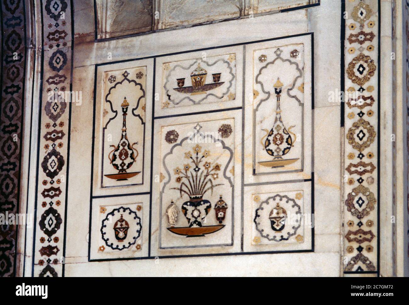 Agra India I'timad Al-Daulah Tombeau en pierre intérieure Banque D'Images