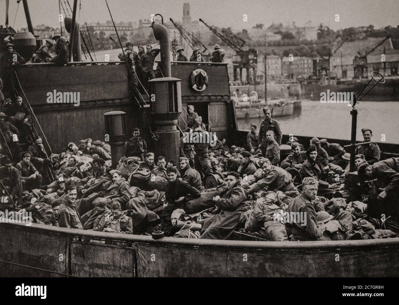 Les évacués de la British Expeditionary Force (BEF), qui sont revenus en Angleterre en mai 1940 après avoir été contraints de se retirer dans la zone autour du port de Dunkerque, en France, face à des attaques de Panzer allemand. Banque D'Images