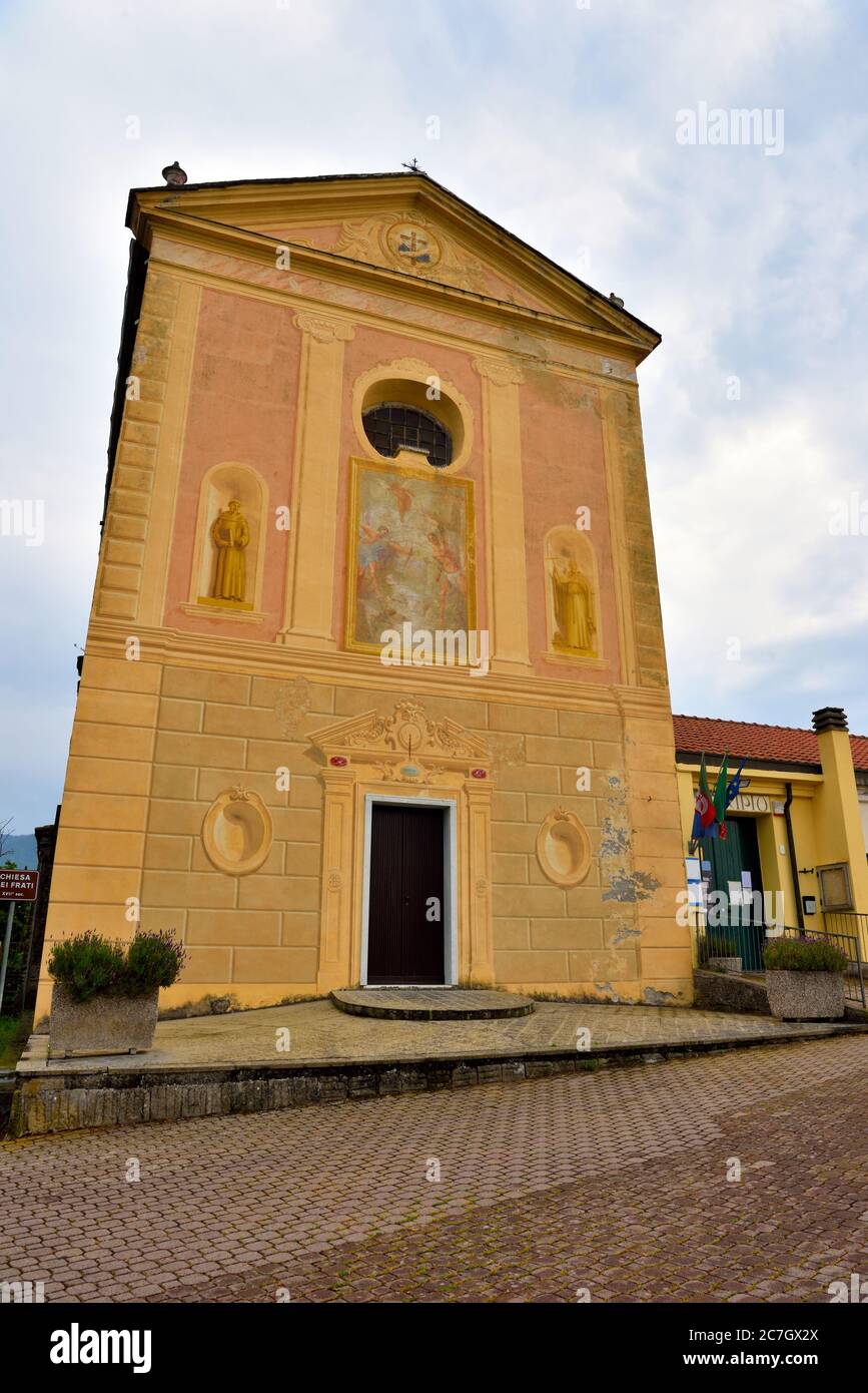 église des frères du xviie siècle perinaldo imperia italie, écrit dans le signe, traduction de l'hôtel de ville (municipio) Banque D'Images