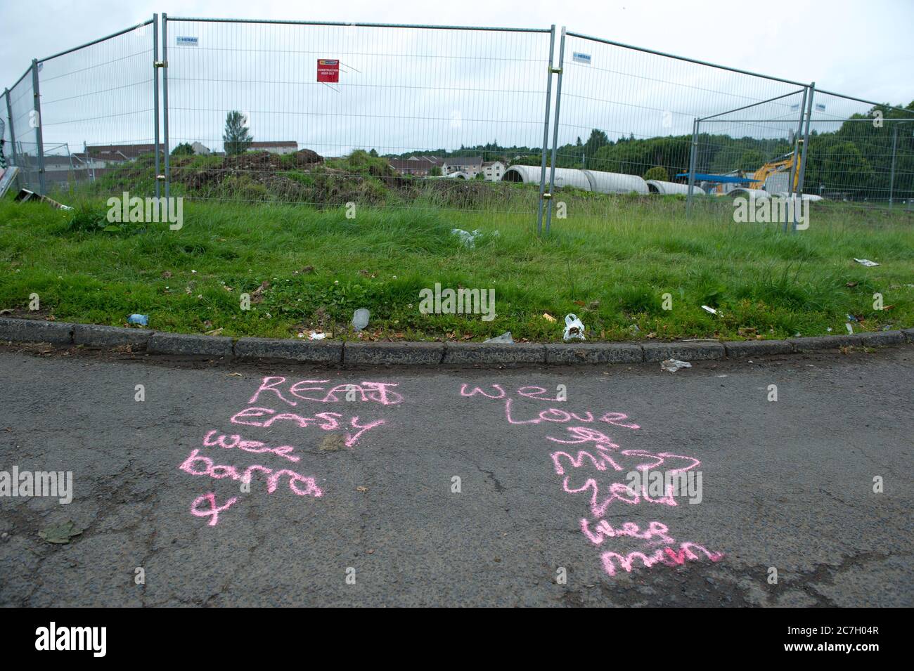 Glasgow, Écosse, Royaume-Uni. 17 juillet 2020. Photo : scènes d'où un garçon de dix ans est décédé suite à un incident survenu sur un site de construction à DrumChapel, Glasgow. Crédit : Colin Fisher/Alay Live News Banque D'Images