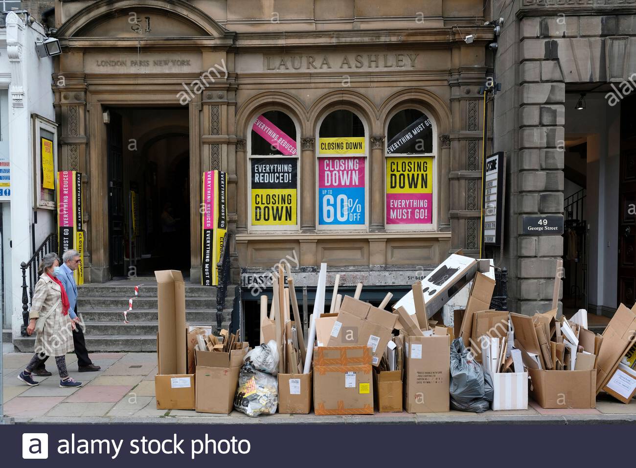 Edimbourg, Ecosse, Royaume-Uni. 17 juillet 2020. Laura Ashley clôture la vente en plein essor. Laura Ashley s'est effondrée dans l'administration en mars et 70 succursales ont été mises à la ferme alors que les administrateurs ont cherché un acheteur pour l'entreprise. La société de restructuration et d'investissement Gordon Brothers a depuis acheté la marque Laura Ashley aux administrateurs PwC. On y voit le point de vente phare de George Street, qui est l'un de ceux qui sont réservés à la fermeture. Crédit : Craig Brown/Alay Live News Banque D'Images