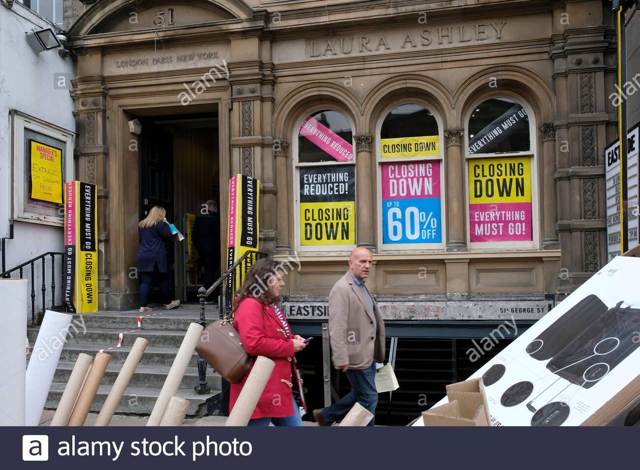 Edimbourg, Ecosse, Royaume-Uni. 17 juillet 2020. Laura Ashley clôture la vente en plein essor. Laura Ashley s'est effondrée dans l'administration en mars et 70 succursales ont été mises à la ferme alors que les administrateurs ont cherché un acheteur pour l'entreprise. La société de restructuration et d'investissement Gordon Brothers a depuis acheté la marque Laura Ashley aux administrateurs PwC. On y voit le point de vente phare de George Street, qui est l'un de ceux qui sont réservés à la fermeture. Crédit : Craig Brown/Alay Live News Banque D'Images