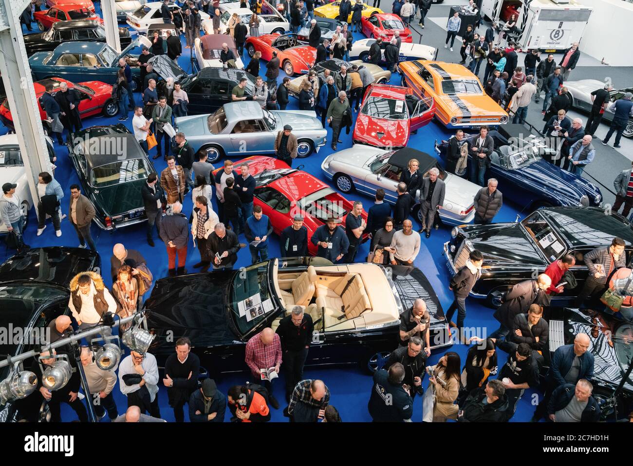 22 février 2020 - Londres, Royaume-Uni. La foule a enchéri sur diverses voitures classiques aux enchères. Banque D'Images