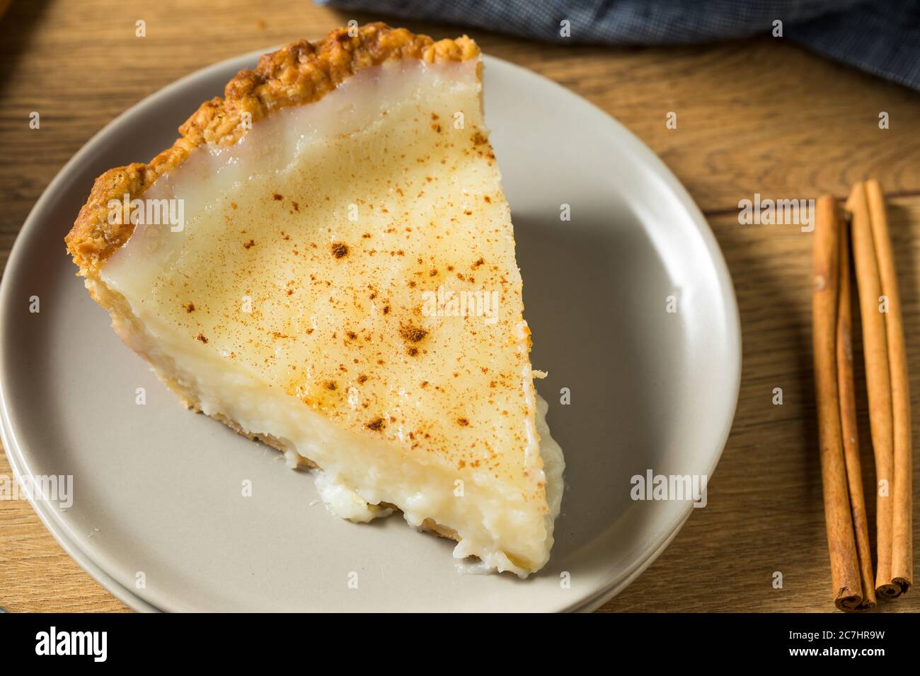 Tarte maison à la crème de sucre douce à la cannelle Banque D'Images