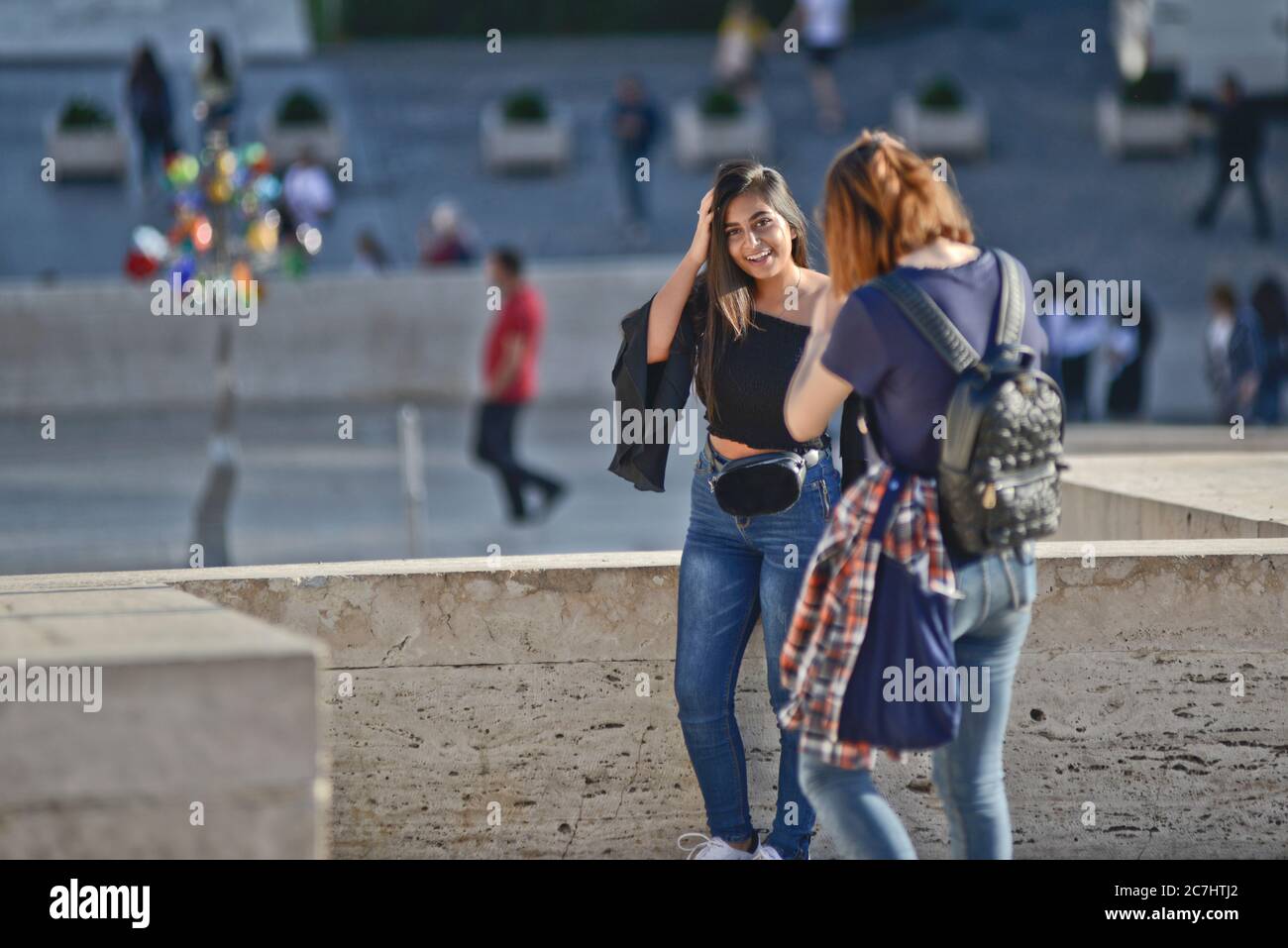 Touristes à Erevan Cascade, Arménie Banque D'Images