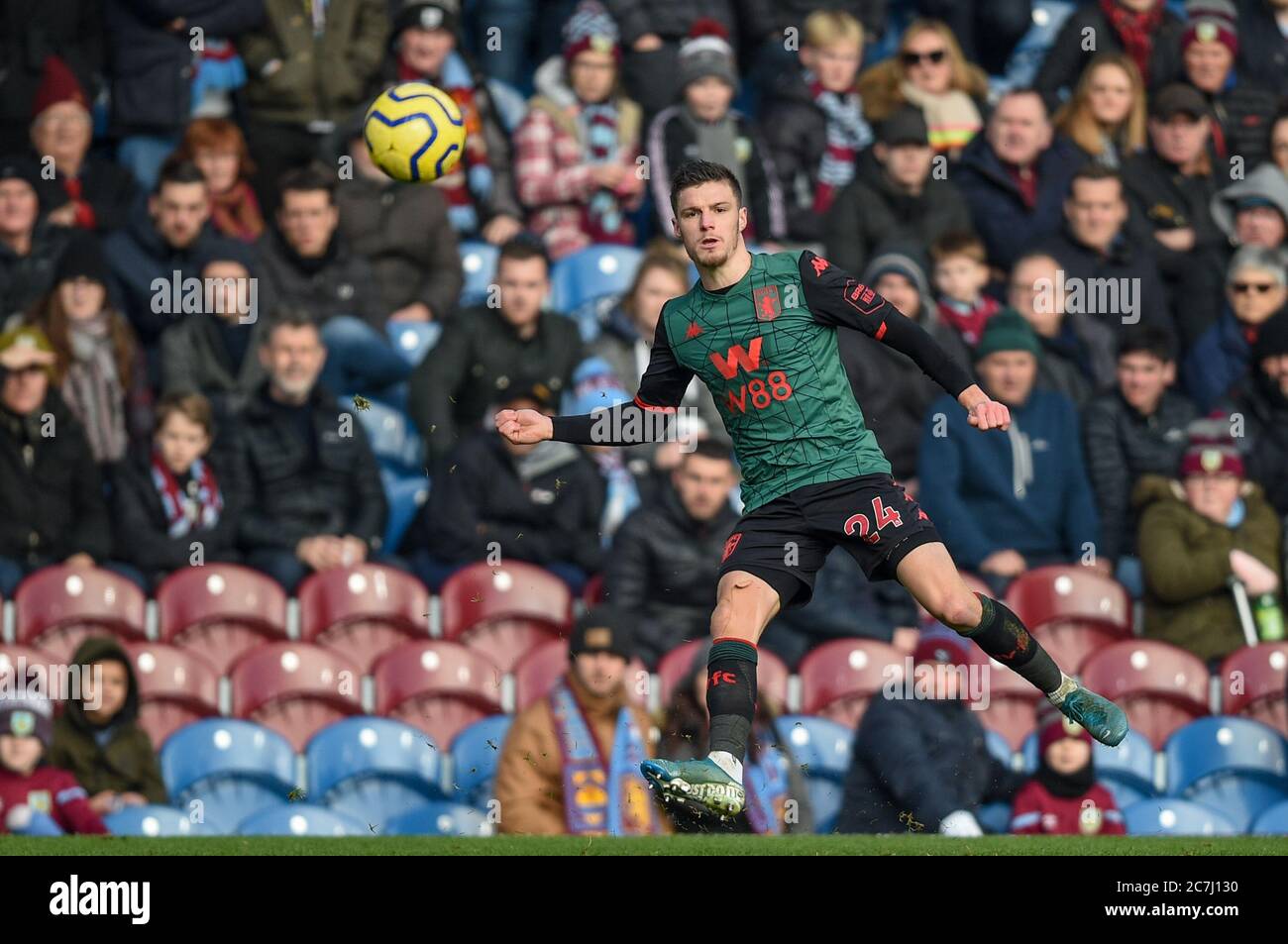 1er janvier 2020, Turf Moor, Burnley, en Angleterre, Premier League, Burnley v Aston Villa : Frederic Guilbert (24) de Aston Villa en action pendant le jeu. Crédit : Richard Long/News Images Banque D'Images