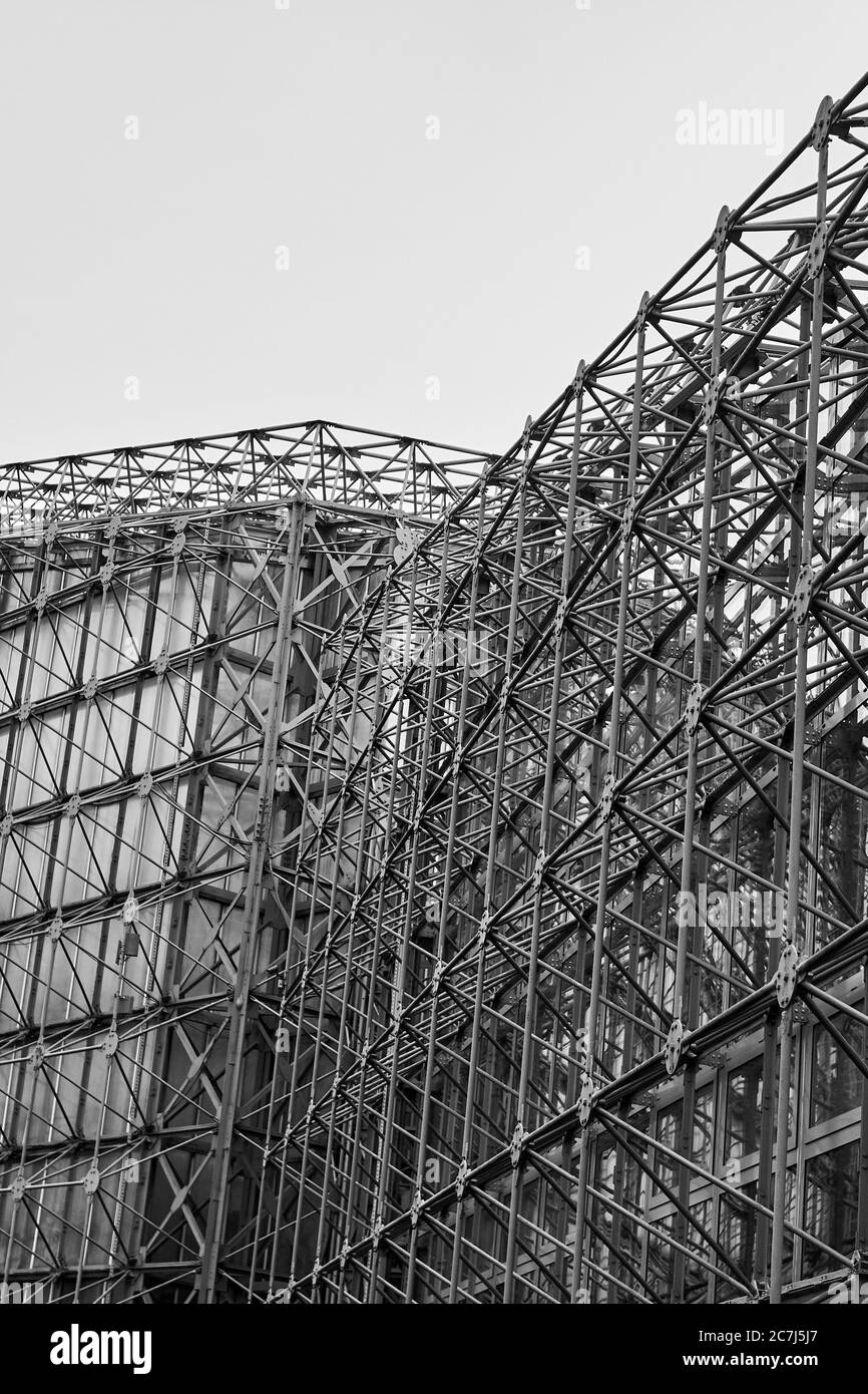 Plan vertical en niveaux de gris de la construction d'un bâtiment dans processus Banque D'Images