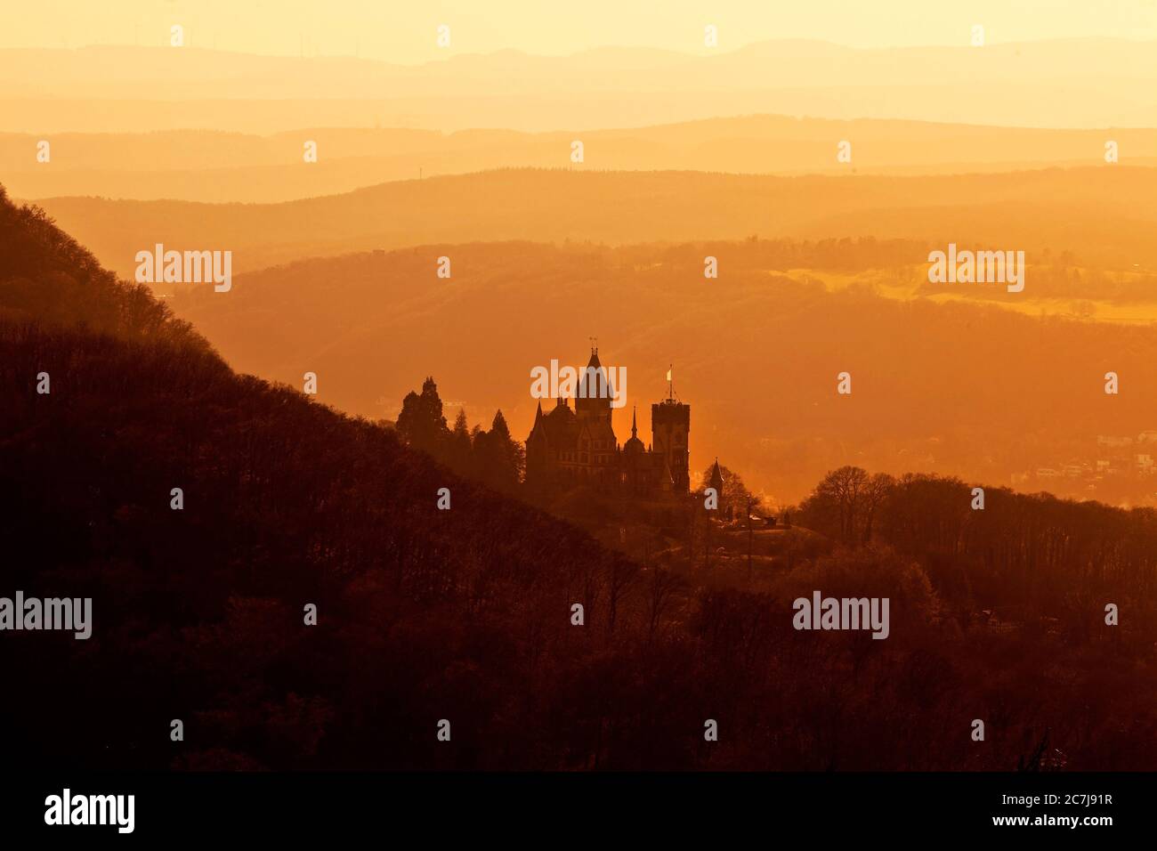 Château de Drachenburg au lever du soleil, Allemagne, Rhénanie-du-Nord-Westphalie, Siebengebirge, Koenigswinter Banque D'Images