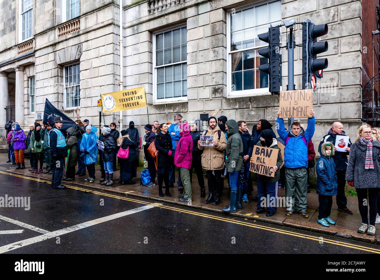 Les manifestants anti-Fox Hunting à la chasse annuelle du lendemain de Noël de Southdown et d'Eridge, Lewes, East Sussex, Royaume-Uni Banque D'Images