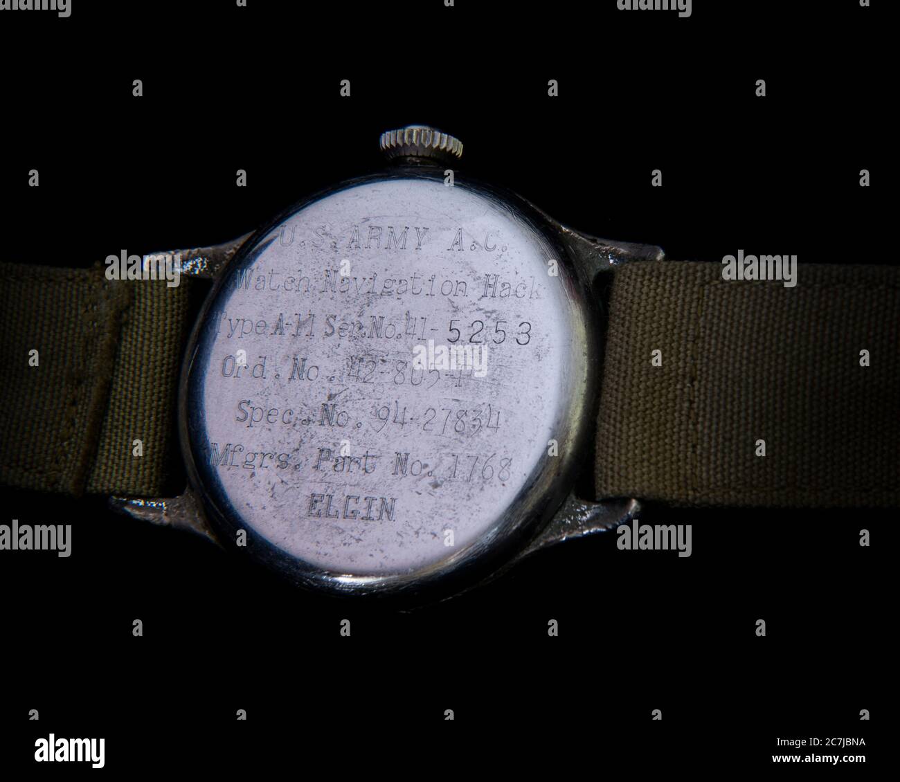 Vintage Elgin A11 militaire a émis des montres-bracelets de collectionneurs sur fond noir Banque D'Images