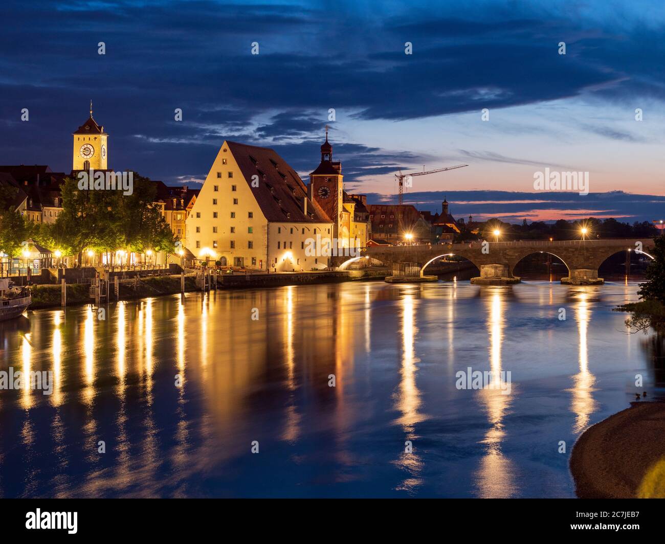 Ratisbonne, vieille ville, crépuscule, pont de pierre, Danube, Bavière, Allemagne Banque D'Images