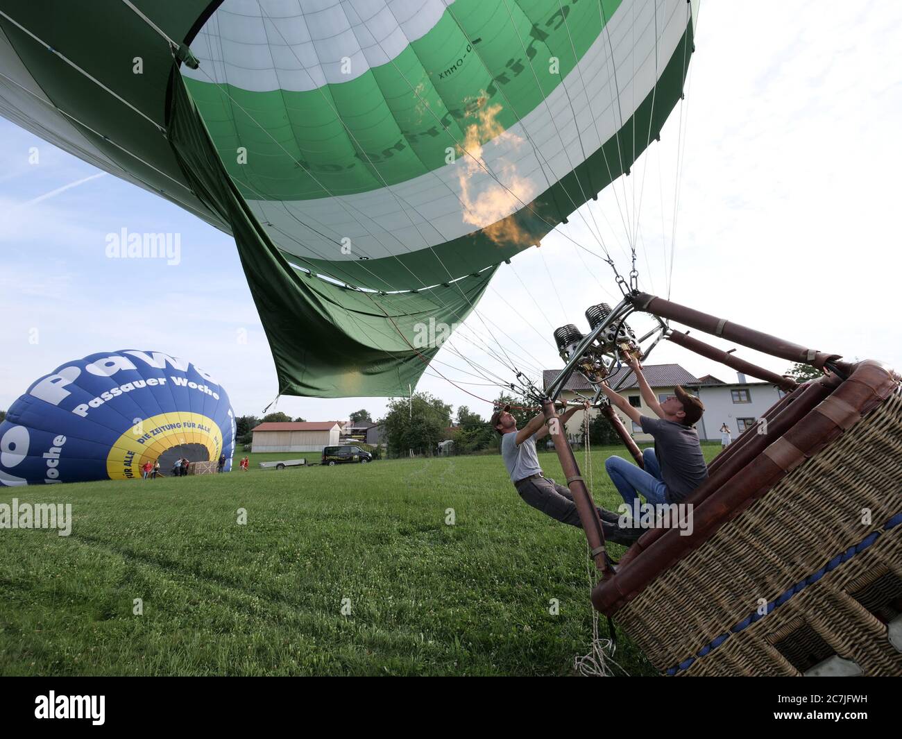 Démarrer ballon à air chaud bayernhimmel.de, Bavarian Forest, Bavière, Allemagne Banque D'Images