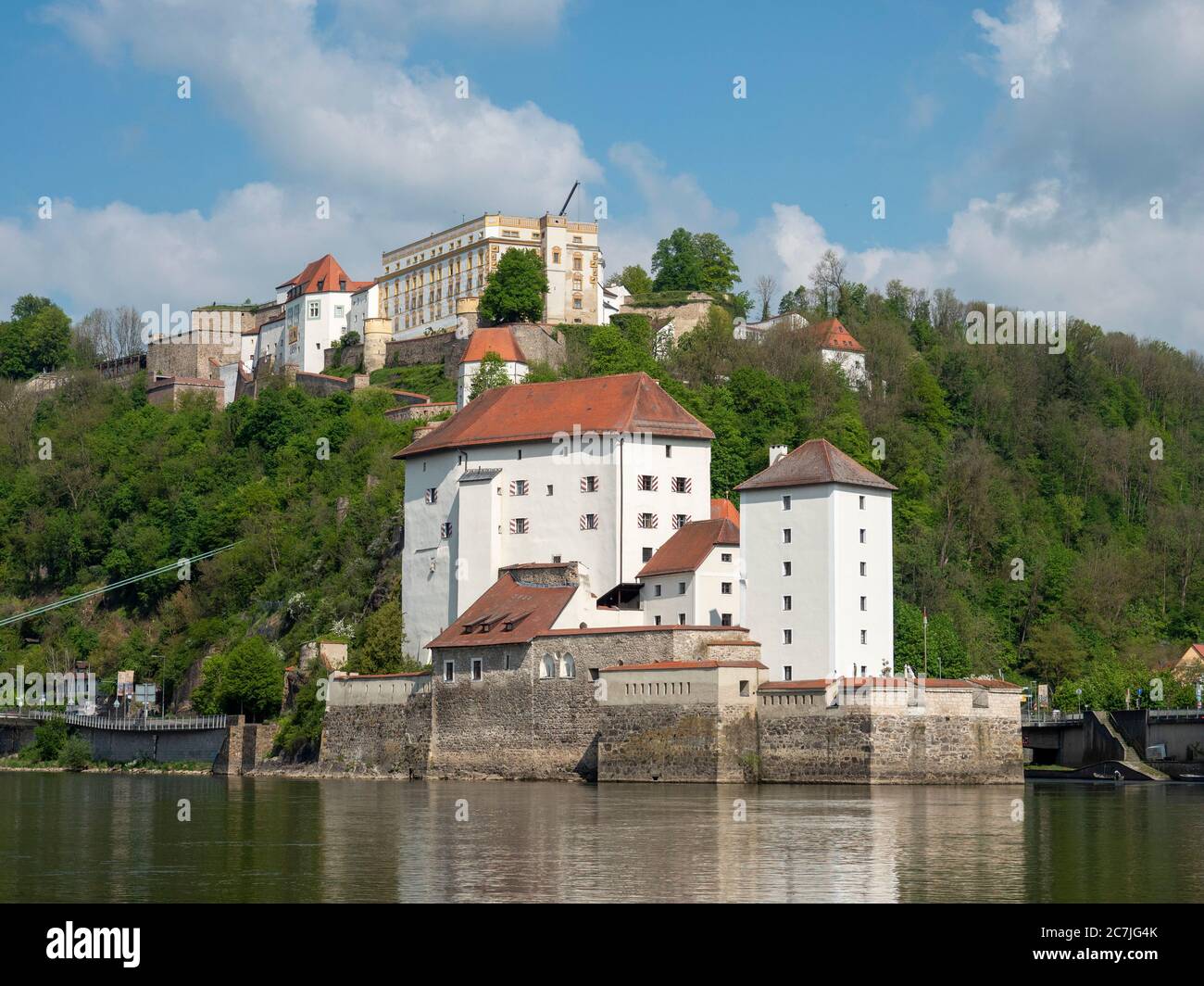 Maison supérieure fixe et château inférieur sur Dreiflüsseeck, Passau, Bavière, Allemagne Banque D'Images