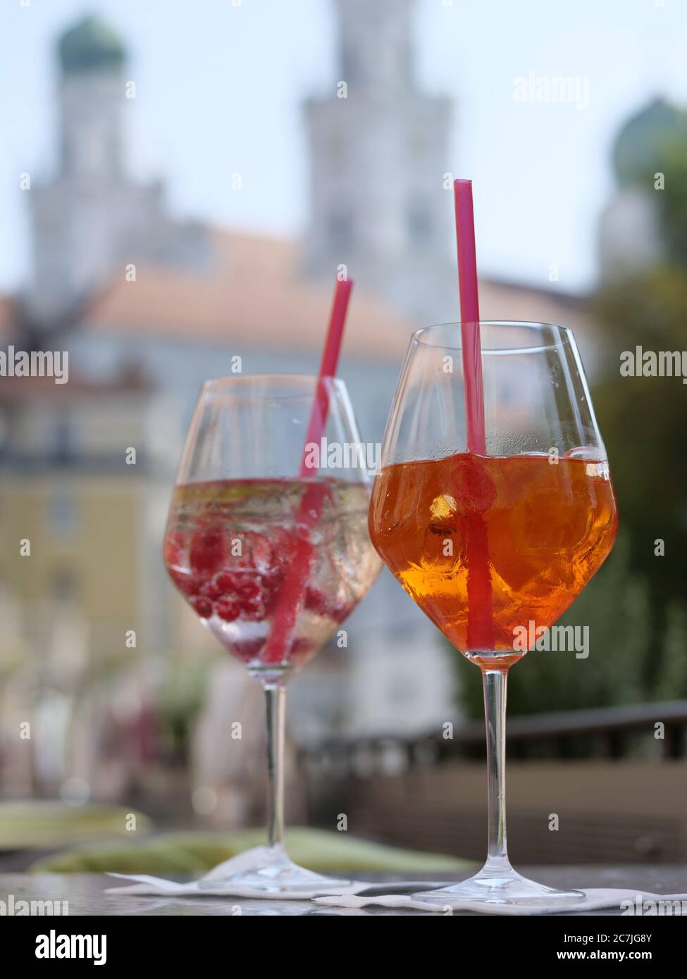 Terrasse café Kowalski avec vue sur Dom, Passau, Bavière, Allemagne Banque D'Images