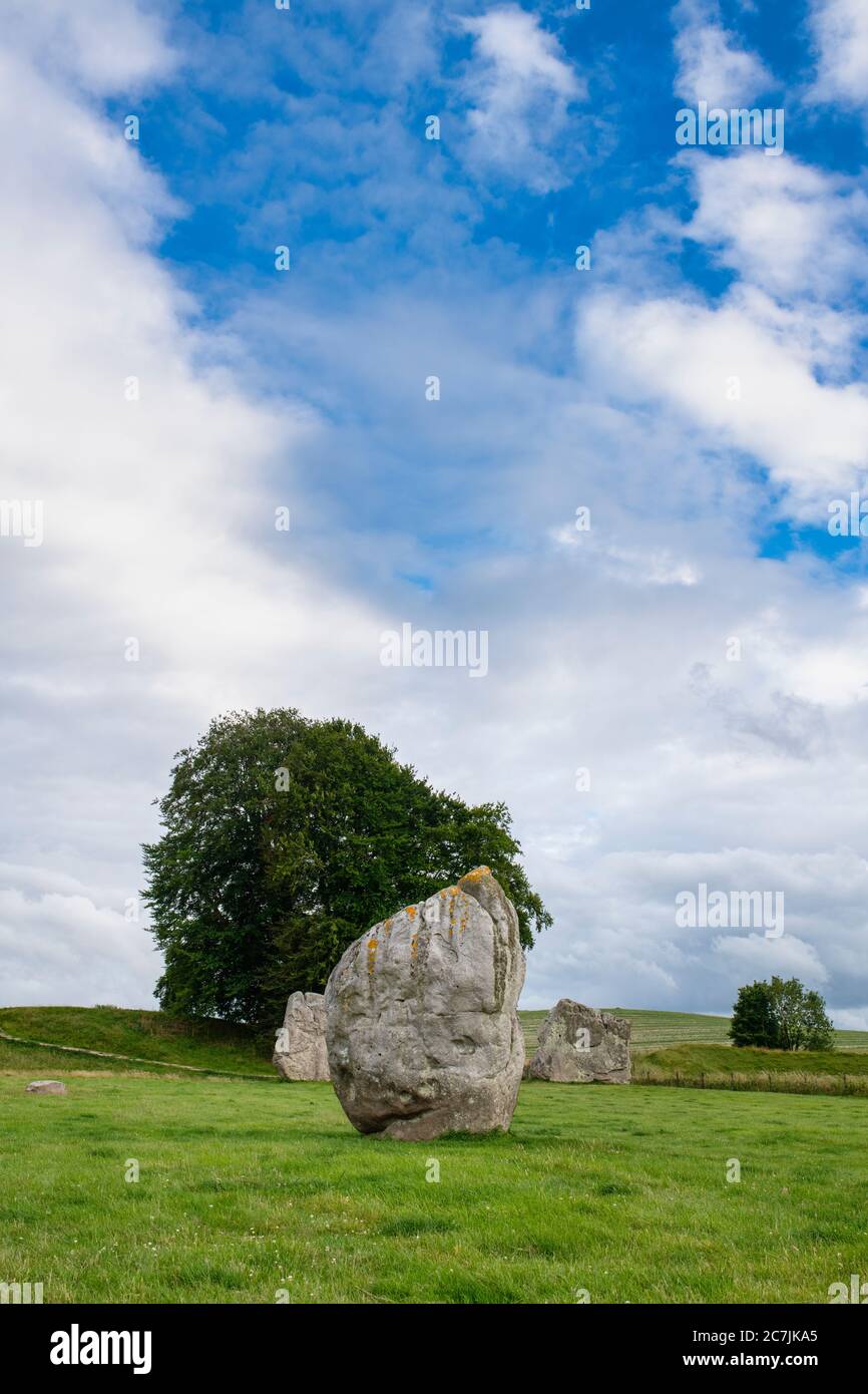 Avebury menhirs. Wiltshire, Angleterre Banque D'Images