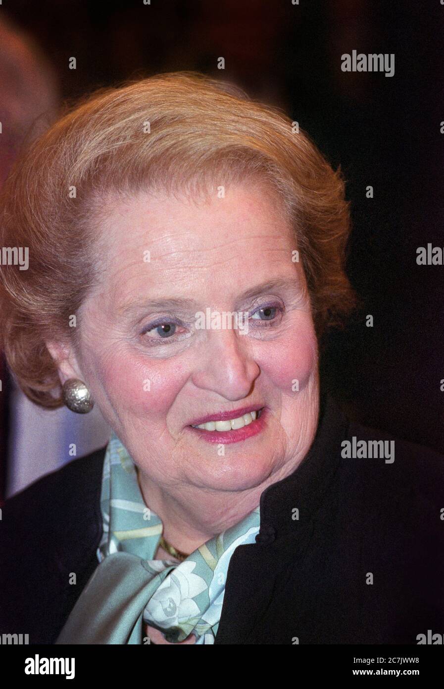 Madeleine Albright, ancienne secrétaire d'État américaine, avant de prendre la parole à Santa Clara, en Californie, en 2004. Banque D'Images