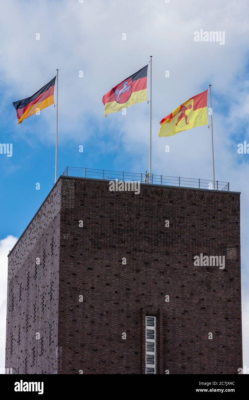 Tour de l'hôtel de ville, drapeau, drapeau de l'Allemagne, drapeau de la Basse-Saxe, drapeau Wilhelmshaven, Wilhelmshaven, Banque D'Images