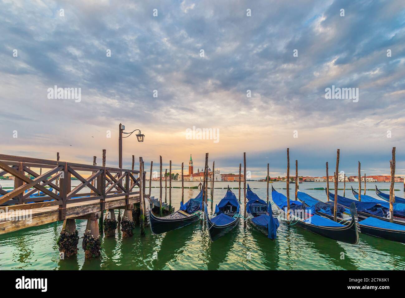 Riva Degli Schiavoni surplombant San Giorgio Maggiore Banque D'Images