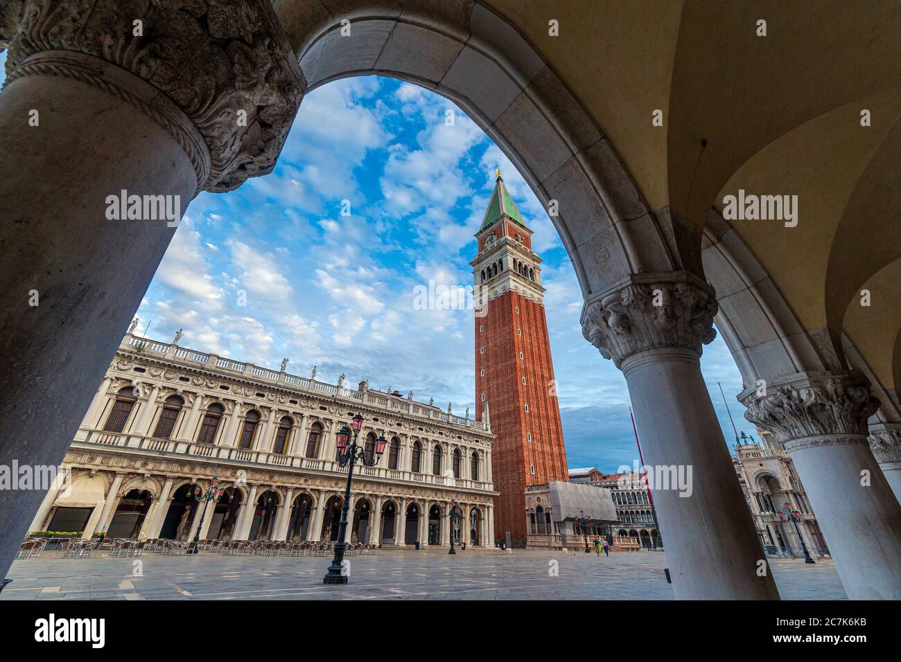 Vue sur le Campanile de la place Saint-Marc à Venise, Italie Banque D'Images