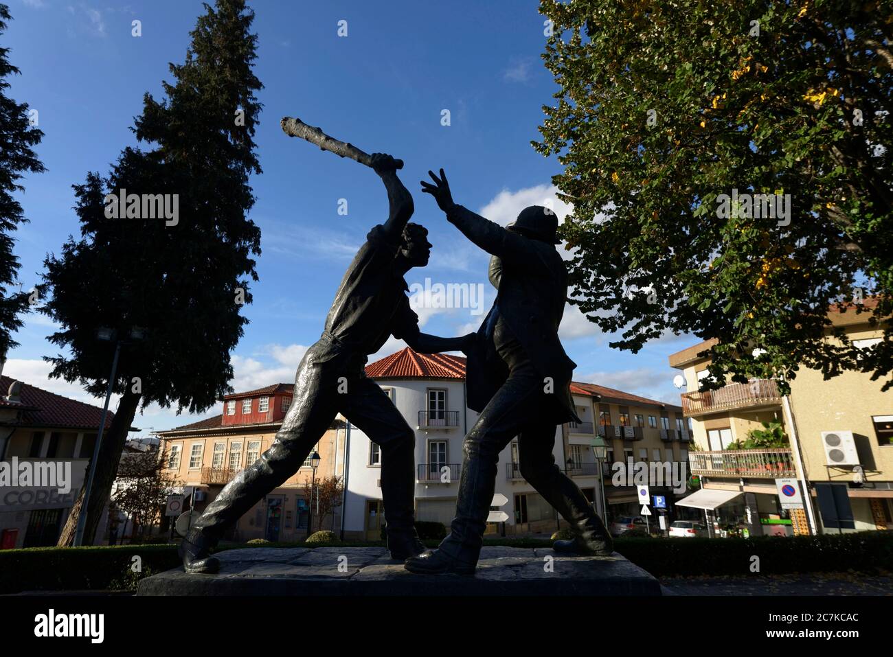 Statue de la Justice Fafe, qui représente la justice populaire, près