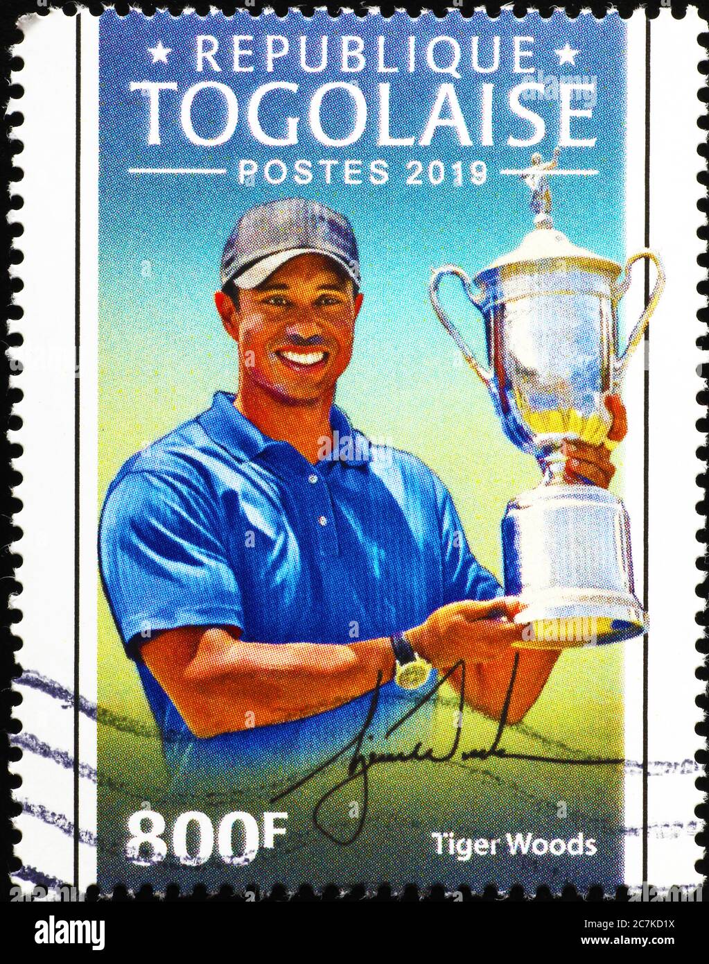 Tiger Woods montrant une tasse sur un timbre-poste Banque D'Images