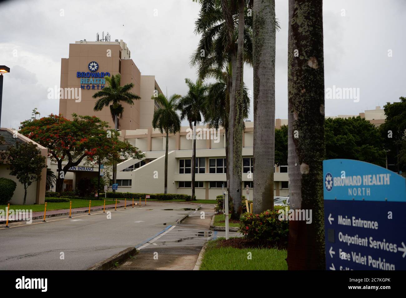 Fort Lauderdale, Floride, États-Unis. 17 juillet 2020. Une vue générale de l'hôpital Broward Health Hospital, le ministère de la Santé de la Floride, a confirmé vendredi 11,000 nouveaux cas de COVID-19 en une seule journée, le 17 juillet 2020, à fort Lauderdale, en Floride. Crédit : Mpi04/Media Punch/Alay Live News Banque D'Images