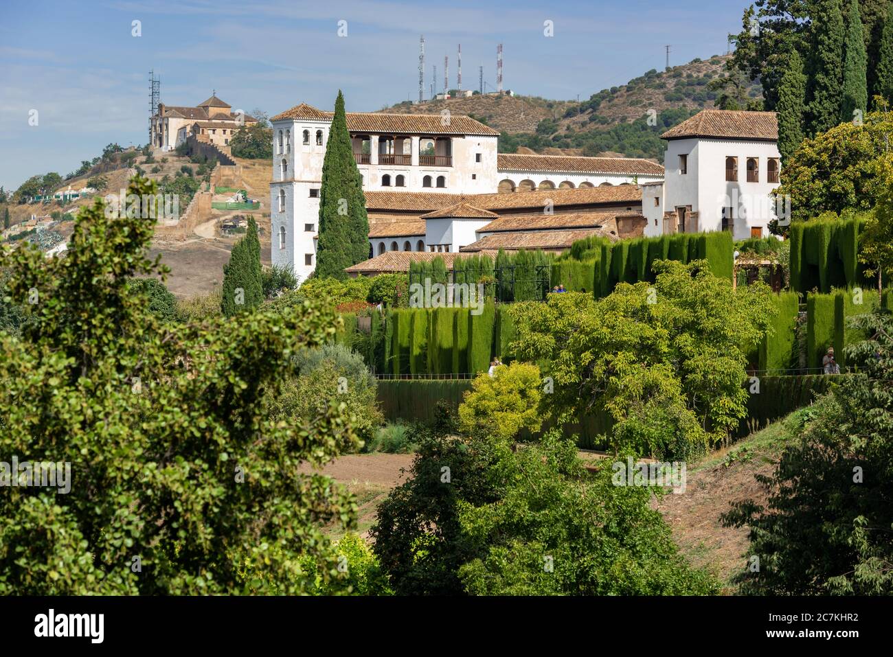 Vue sur le pavillon du Nord, le mur ouest et les jardins inférieurs du Generalife de l'Alhambra Banque D'Images
