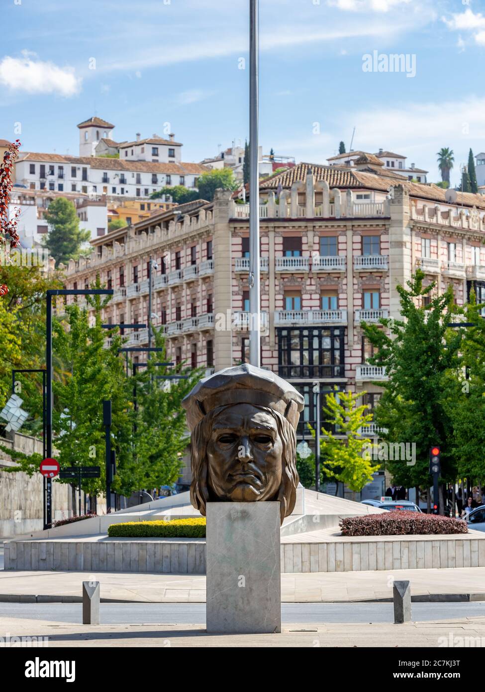 Le buste en bronze de Miguel Moreno de Gonzalo Fernández de Córdoba ('El Gran Capitán') sur l'Avenida de la Constitucion à Grenade. Banque D'Images