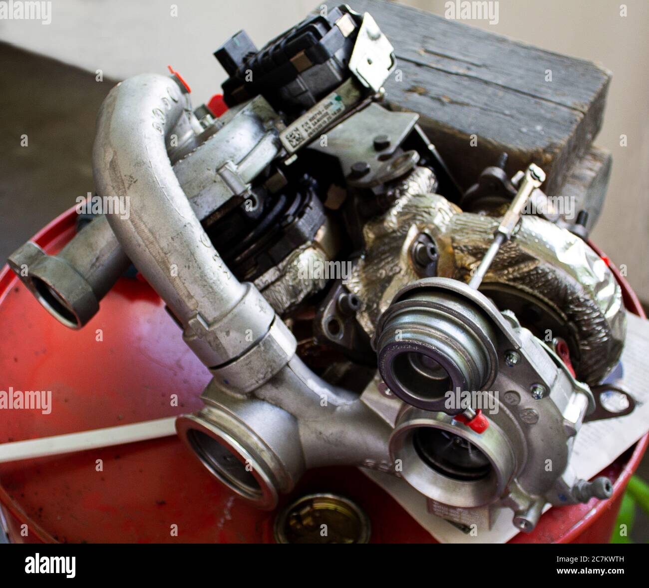 Ici, nous voyons un turbocompresseur déposé. Banque D'Images